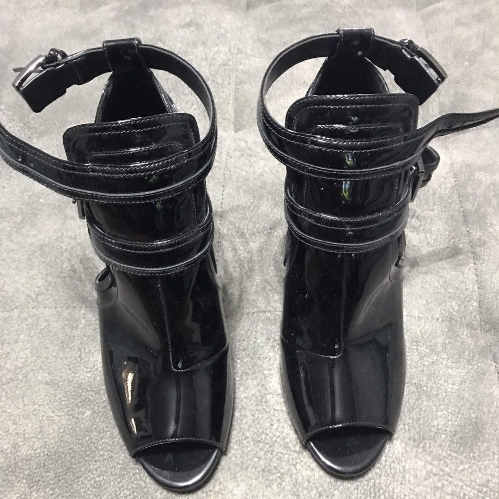 Shoes - Picture 2 of 5
